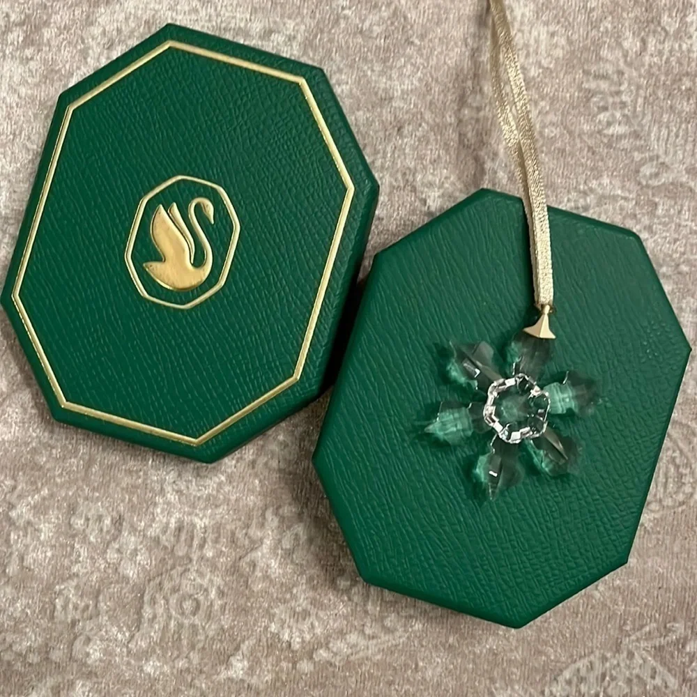 Brand New Swarovski White Crystal Little Snowflake Ornament Christmas Decoration